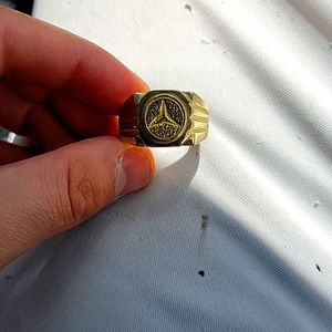 Mercedes gold ring